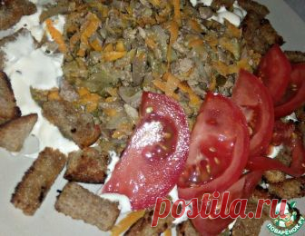 Салат с куриной печенью и гренками – кулинарный рецепт