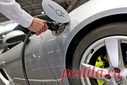 Рынку электромобилей предсказали крах. Отказ от автомобилей с двигателем внутреннего сгорания невозможен без технической революции в сегменте электрокаров. По словам колумниста медиа и генерального директора Conamix Шарлотты Гамильтон, планы по полному переходу на электромобили могут оказаться неосуществимы без модернизации отрасли.