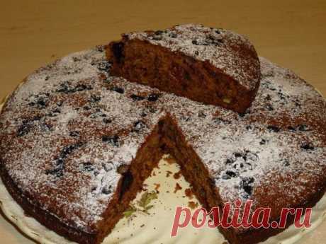 Пирог, когда гости на пороге :) Быстро готовится и также быстро съедается.

3 яйца + 2 стол. ложки сахара - взбить. Добавить 3 стол. ложки манки, 2 стол. ложки сметаны (но не обязательно) 1 ч/л соды погасить соком лимона (мандарина, апельсина). Все перемешать и дать немного постоять. Добавить 6 стол. ложек муки, 3 стол. ложки подсолнечного масла без запаха. стакан варенья. Добавить смородину (мелко нарезаный чернослив или вишни). перемешать. Вылить в форму, смазанную сливо...