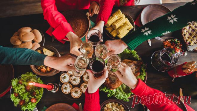 Диетолог назвала продукты, которые можно заранее купить к Новому году. Замороженные мясо, птицу и морепродукты можно заранее купить к новогоднему столу. Об этом "Москве 24" рассказала диетолог-гастроэнтеролог, нутрициолог Александра Разаренова. "К продуктам длительного хранения относятся ...