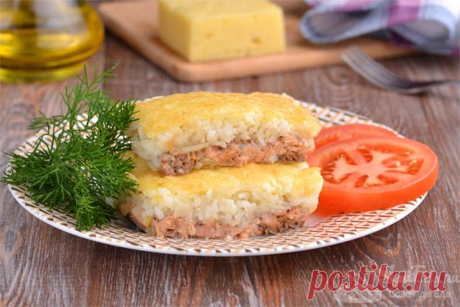 Рыбная запеканка с рисом, сыром и майонезом.

Интересный и простой рецепт вкуснейшей запеканки из горбуши, репчатого лука, вареного длиннозерного риса, майонеза и твердого сыра. Готовим блюдо в духовке.