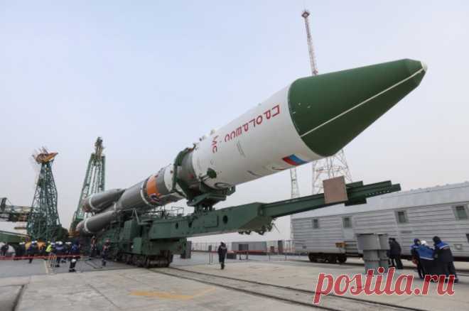 Ракету «Союз» с грузовым кораблем установили на стартовом столе Байконура. Ее пуск состоится 1 декабря в 12:25 мск.