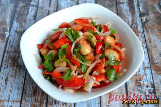 Салат из фасоли с болгарским перцем – вкусный и полезный салат

✅Ингредиенты
фасоль - 200 г;
перец болгарский - 1 шт;
уксус яблочный 6% - 1 ст. л;
лук - 1 шт;
масло оливковое - 2 ст. л;
томатная паста - 1 ч. л;
чеснок - 1 зубок;
зелень;
соль - щепоть.