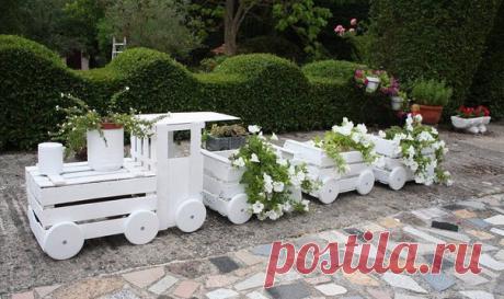 Мастерим красивую клумбу-паровозик из деревянных ящиков 🚂 / Эпоха Ручной Работы