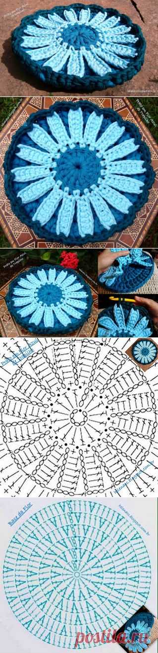 EU TAMBÉM CROCHETO...: Prato Flor Azul em Trapilho