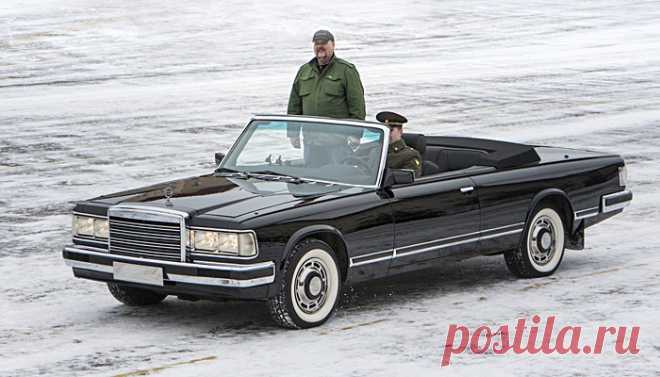 Парадный кабриолет ЗИЛ-41041 АМГ | Чёрт побери Знакомый автомобиль? Да, все правильно. В точности такие же вы видели вчера по телевизору. На одном из них по Красной площади ехал командующий парадом генерал-полковник Олег Салюков, а на втором министр обороны РФ Сергей Шойгу.   На машинах вы видите номера 0002 и 0001, соответственно.  Но на самом деле, таких машин три! Вот она, третья. Во время парада она дежурит где-то поблизости от Красной площади (где именно - тайна) и на...