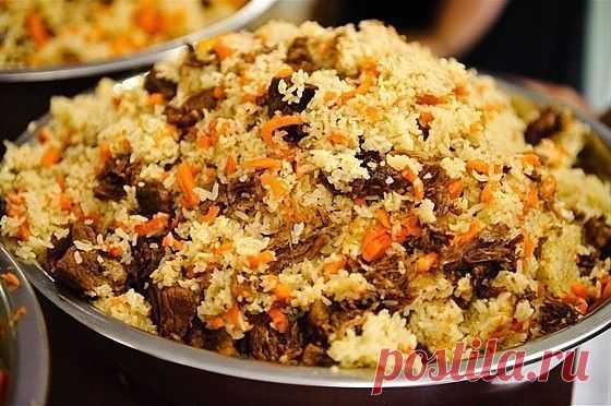 Узбекский плов
Источник Записки шеф-повара

Понадобится:
- 1 кг баранины
- 0,5 кг риса
- 3 моркови
- 4 головки чеснока
- луковица
- специи для плова.