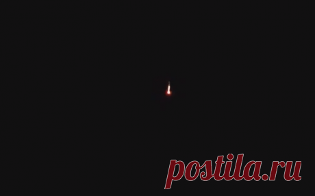 Жители Гомеля в Белоруссии увидели огненный предмет в небе. Видео. В небе над Гомелем находился беспилотник, перед этим жители города сообщали о взрывах, рассказал председатель комиссии Общественной палаты России по вопросам суверенитета, сопредседатель координационного совета по интеграции новых регионов Владимир Рогов в своем телеграм-канале.