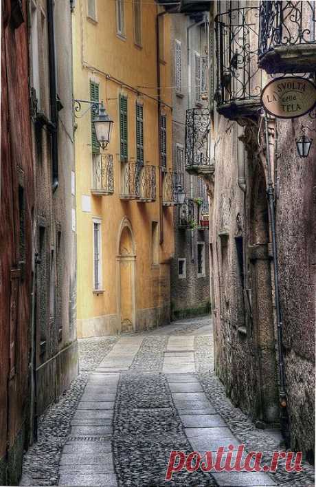 Cloud Nodes Photo - Island of San Giulio. Italy, province of Novarra region of Piemonte , Italy. 346778850485828