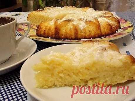 Манник лимонныйВсё, что нам нужно:- 1 стакан сухой манной крупы;- 1 стакан кефира;- 1 стакан сахара;- 2 яйца;- 1 крупный лимон;- Щепотка соли;- 1 пакетик ванильного сахара;- 1 ст. ложка разрыхлителя для теста;- 2 столовых ложки муки;- Масло или маргарин для смазки формы;- Сахарная пудра для присыпки.Манную крупу смешаем с кефиром и оставим на полчасика для набухания.Через некоторое время присту...