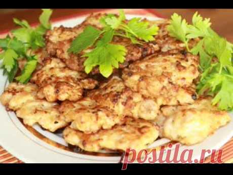 Рубленые куриные котлеты.Очень вкусные,сочные и аппетитные. Нам понадобится:-куриные окорочка-3шт (можно использовать грудку)-лук-3шт-чеснок-5-6зубчиков-1яйцо-майонез-4-5ст.ложек-2-3ч.л.крахмала или муки-соль,перец-по вкусу-приправы для мяса-по желанию-растит.масло-для жарки