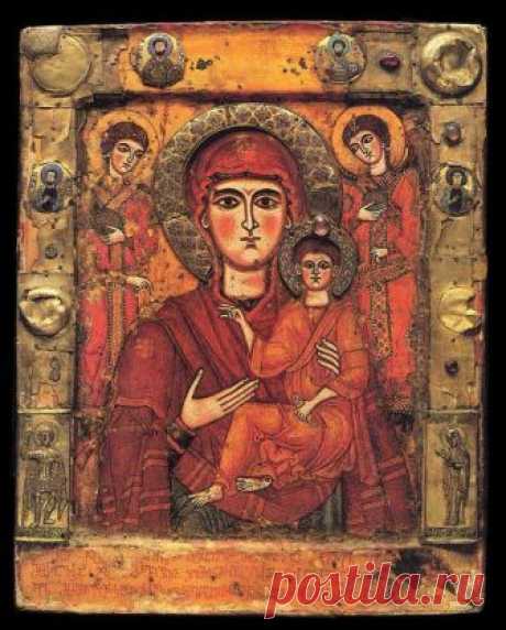 Икона Грузинской Божьей Матери: описание, история и молитва. Храм Грузинской иконы Божией Матери Православные христиане издавна почитают не только Иисуса Христа, но и Богородицу. Трепетное отношение к ней нашло свое воплощение в семи сотнях икон, изображающих Царицу Небесную как одну, так и с Бож...