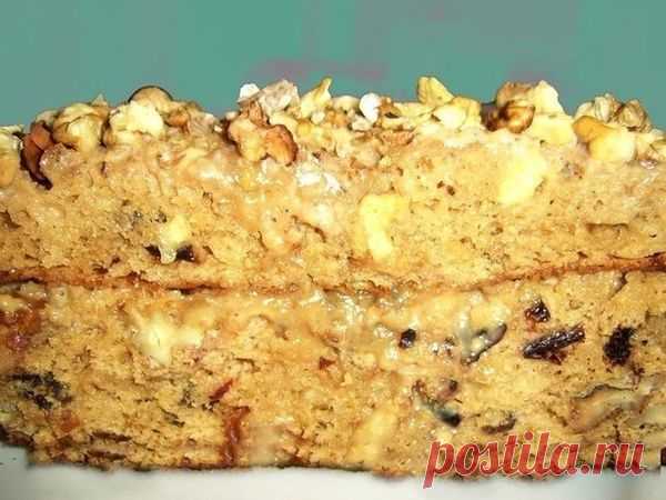 Пирог "Лакомка" с орехами и вареной сгущенкой.