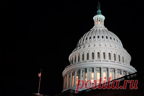 США ввели санкции против шести россиян в рамках «акта Магнитского». США ввели санкции против шести россиян в рамках «акта Магнитского», который позволяет вносить в черный список по обвинению в нарушении прав человека. Среди попавших под санкции — заместитель министра юстиции России Олег Свириденко, судья Басманного суда Москвы Елена Ленская, судья Хамовнического суда Диана Мищенко.