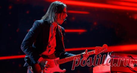 Гитарист Weezer показал педалборд для предстоящего тура и подробно рассказал о цепи эффектов.