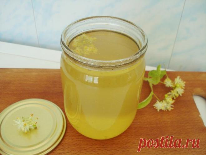 Сезон варки варенья из липового цвета довольно короткий, а сбор и подготовка - процесс трудоемкий. Но труд будет не напрасный, ведь ароматное и полезное липовое варенье будет радовать холодным днем в зимнюю пору.