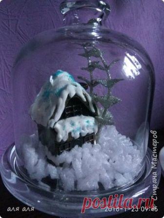 Декор бутылок и новогодние идеи! Новогодние идеи декора, может кому-нибудь будут полезны?! Икеевская вазочка Наш папа собрал деревянную конструкцию...это два деревянных диска, соединённые балясиной, окрашенные краской и задекорированны ёлочными ветками из фикспрайса Опять фикспрайс...