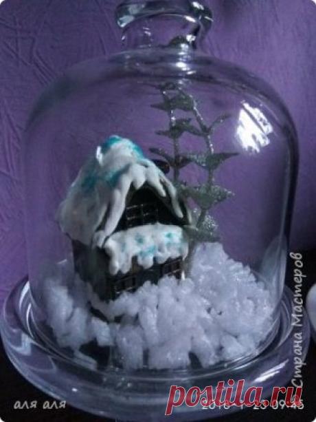 Декор бутылок и новогодние идеи! Новогодние идеи декора, может кому-нибудь будут полезны?! Икеевская вазочка Наш папа собрал деревянную конструкцию...это два деревянных диска, соединённые балясиной, окрашенные краской и задекорированны ёлочными ветками из фикспрайса Опять фикспрайс...