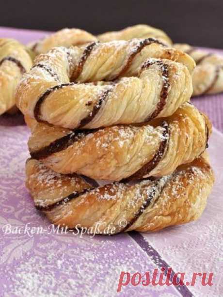 Nusskringel mit Marzipan