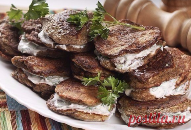 Невероятно вкусные печеночные оладьи в сметанном соусе, блюдо для гурманов 


С первого раза Вы любите в них! Обещаем!









Печёнка – продукт, который любят далеко не все. Аппетитные печёночные оладьи в нежном сметанном соусе помогут вам раз и навсегда изменить представл…