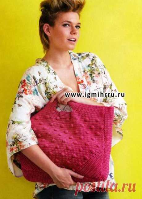 Объемная сумка цикламенового цвета. Крючок