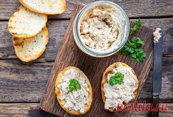 Бутербродная намазка за 3 минуты: 1 банка, 2 сырка и заправка. Вкуснее бутербродов я не ела