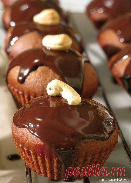 Шоколадные кексы с вишней..