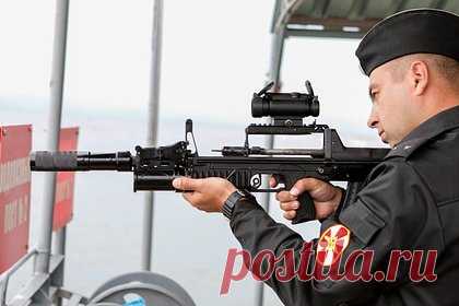 Российский автомат АДС модернизируют. Российский автомат двухсредный специальный АДС, предназначенный для стрельбы на суше и под водой, модернизируют для улучшения его эргономических характеристик. Об этом РИА Новости на полях Международного военно-морского салона в Кронштадте сообщили в холдинге «Высокоточные комплексы».