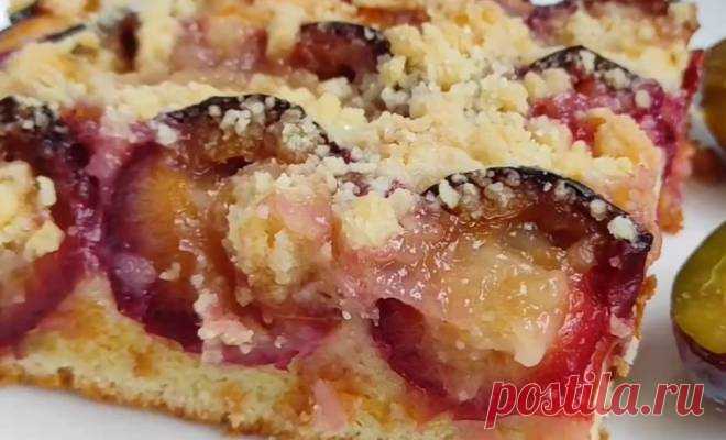 Сливовый пирог со штрейзелем простой рецепт пошаговый Как вкусно сделать Сливовый пирог со штрейзелем простой рецепт пошаговый в домашних условиях быстро. Важно: пирог должен быть не очень высокий, тогда тесто полностью пропитывается сливовым соком и получается фантастически вкусно 🤤 Форма 20х30 см Яйца 2 шт.🥚 Сахар 120 г Ванильный сахар 5 г Сливочное