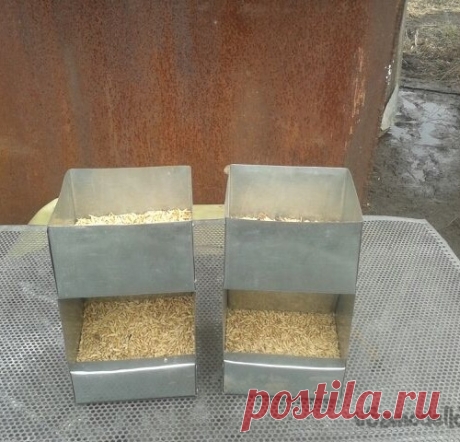 Автоматическая бункерная кормушка для ушастых питомцев кролей