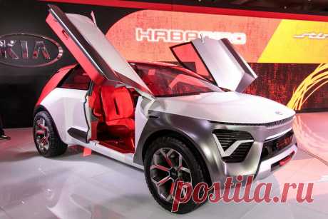 KIA HabaNiro – экстравагантный концепт-кар KIA HabaNiro – прототип, который предвещает революцию в дизайне марки и выход автономного вседорожника. Это полноприводный электромобиль с двумя моторами, запасом хода в 480 км и рядом оригинальных решений в интерьере …