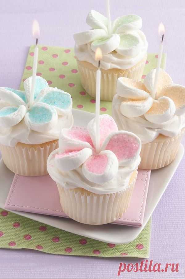 Happy Birthday Marshmallow Cupcakes