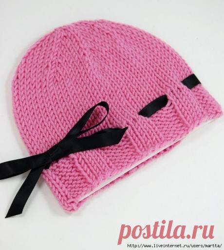 КЛАССИЧЕСКАЯ ШАПКА, СВЯЗАННАЯ ВКРУГОВУЮ СПИЦАМИ С МАКУШКИ