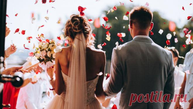 Водитель свадебного кортежа обстрелял гостей из ружья в российском городе. В Волгограде заключили под стражу мужчину, который устроил стрельбу на свадьбе. Об этом сообщила объединенная пресс-служба судов Волгоградской области. По данным следствия, вечером 7 декабря 36-летний Александр Б. находился на свадьбе у ...