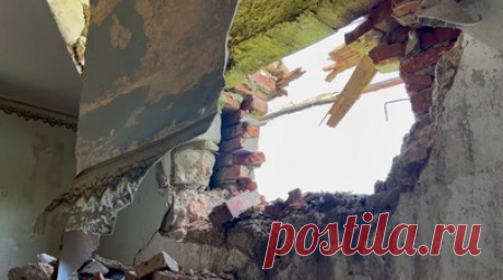 «Пробили потолок в доме»: жители села Козинка в Белгородской области рассказали об обстрелах ВСУ. Военный корреспондент RT Иван Полянский побывал в селе Козинка, которое подверглось артобстрелу со стороны ВСУ. Населённый пункт находится в Белгородской области прямо на российско-украинской границе. Местные жители вспоминают обстрелы украинских войск и их трагичные последствия. Подробнее — в видео RT. Читать далее