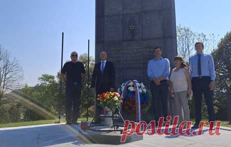 В Словении почтили память погибших в годы Второй мировой войны советских солдат и партизан. Мероприятия прошли в городе Жужемберк у мемориального комплекса погибшим в словенском регионе Суха-Краина бойцам Народно-освободительного фронта и советским воинам