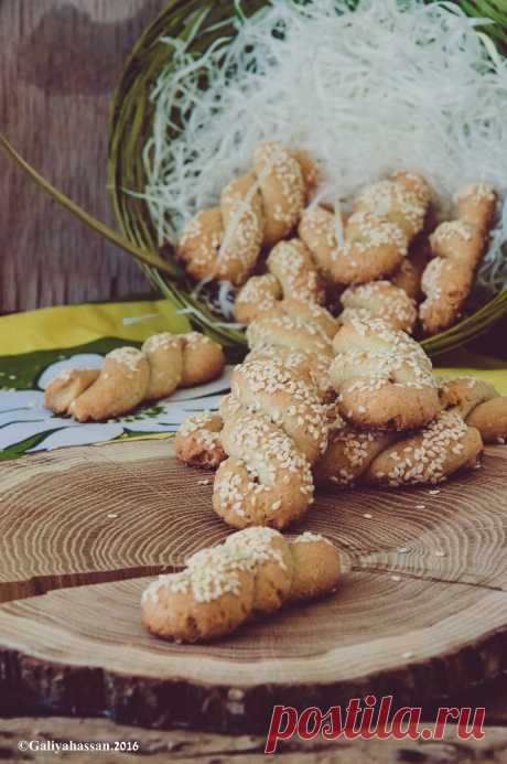 Греческое пасхальное печенье "Кулуракья" Я думала, что не успею принести рецепты к Тане на ФМ "Готовимся к Пасхе" , и уже не настраивалась печь, но тут тетя поросила испечь ей чего-нибудь к чаю, ну я и испекла, булок, и печений. Решила, а почему бы сразу не поучаствовать? Все равно же пеку. Про печенье. Печенье такого вида я люблю, чтоб…