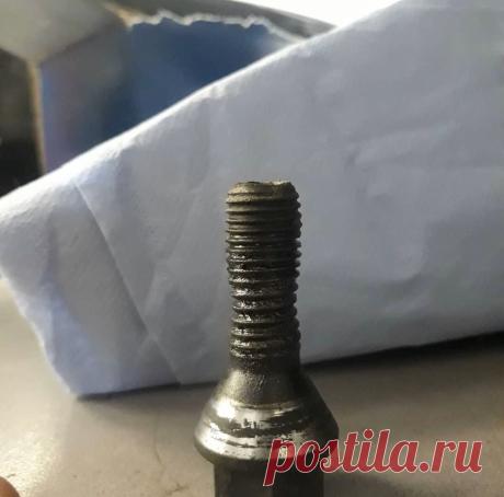 "Прыгал по ключу, чтобы открутить." - Почему я смазываю колесные болты смазкой. Личный опыт и мнение | Бывалый таксист | Яндекс Дзен