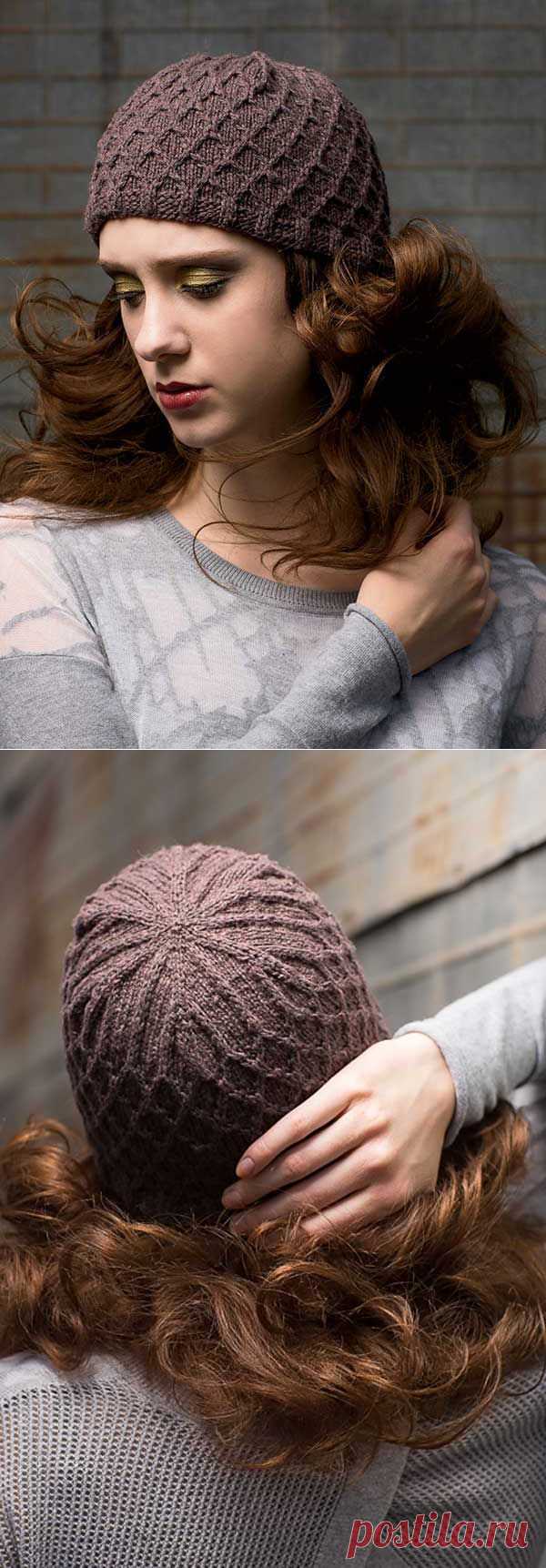 Шапочка "Dauphine" от Julia Farwell-Clay (Knitscene Fall 2014) вязаная спицами | Strikky.ru