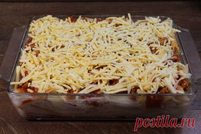 Так макароны я еще не готовила. Все ингредиенты просто созданы для этого блюда Ингредиенты: фарш 500 г луковица томатная паста 1 ст.л. томатный сок 1 стак. соль яйцо специи макароны 400 г твердый сыр 300 г Приготовление: Обжарьте луковицу на растительном масле, добавьте фарш, обжарьте до готовности...