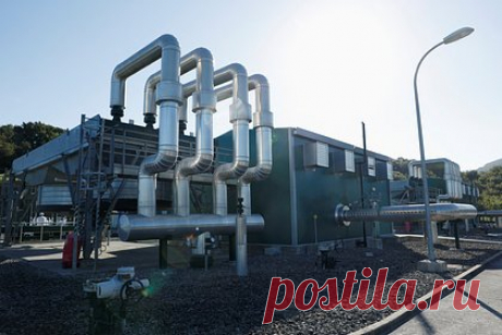 Еврокомиссия усомнилась в эффективности потолка цен на газ. Еврокомиссия (ЕК) разочаровалась в эффективности применения потолка цен на газ для защиты от энергокризиса и предложила новый план стабилизации рынков, пишет Bloomberg со ссылкой на источники в дипломатических кругах. Новый план ЕК представила 7 ноября на встрече с представителя стран Евросоюза.