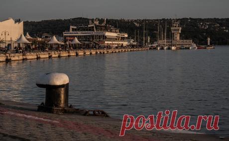 Два российских моряка погибли на судне под флагом Белиза в Болгарии. На борту судна «Милфорд», которое проходило через воды Болгарии, погибли два российских моряка, сообщает телеканал bTV Novonite.