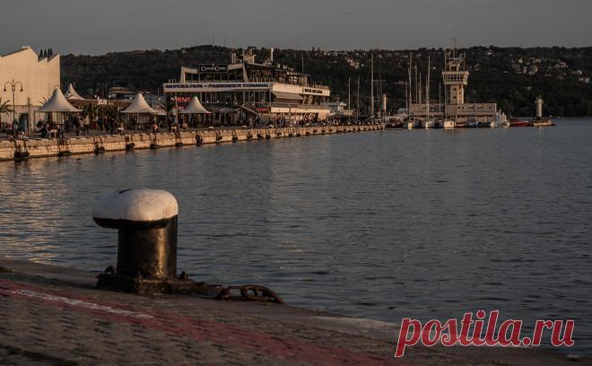 Два российских моряка погибли на судне под флагом Белиза в Болгарии. На борту судна «Милфорд», которое проходило через воды Болгарии, погибли два российских моряка, сообщает телеканал bTV Novonite.