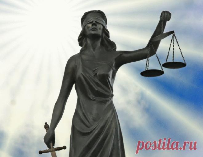 Казахстанские судьи закажут у дизайнеров новую модель мантии, которая «не напоминала бы халат».