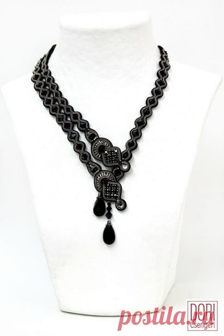 (356) princess necklaces | My favs | Черный Цвет, Ожерелья и Форма