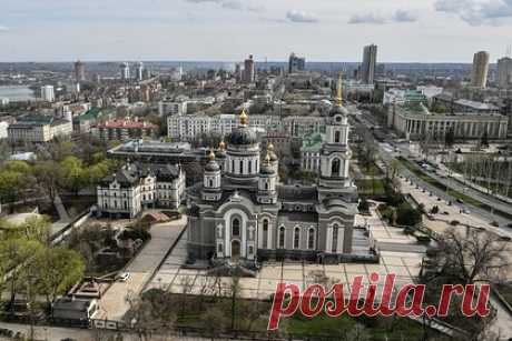 Пушилин отреагировал на сообщения о переносе столицы ДНР. Глава Донецкой народной республики Денис Пушилин заявил, что сообщения о переносе административного центра региона из Донецка в Мариуполь не соответствуют действительности. «Столицей Донецкой народной республики был и будет город-герой Донецк», — сообщил он и добавил, что данный вопрос даже не обсуждается.