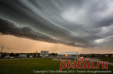 Shelf cloud вчера в Сент-Джордж, штат Юта, США. / Социальная погода
