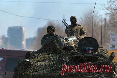 Минобороны рассказало о боях за Сладкое и Новоукраинку. Подразделения Вооруженных сил России во взаимодействии с военными Донецкой народной республики (ДНР) блокировали с трех сторон населенный пункт Сладкое. Об этом журналистам сообщил официальный представитель Минобороны России Игорь Конашенков. По его словам, российские военные продвинулись за день на 12 километров.