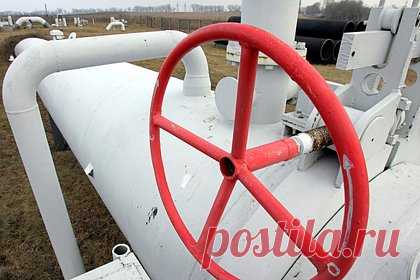 На Украине сообщили о повреждении нефтепровода. В Полтавской области Украины получил повреждения магистральный нефтепровод. Об этом в Telegram сообщило Министерство энергетики страны. Известно, что в результате обстрела на нефтепроводе обнаружены два повреждения. При этом разлива нефти не произошло, уточнили в Минэнерго.