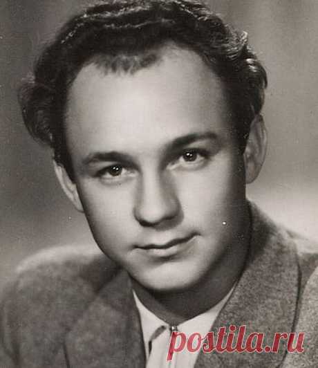 Николай Рыбников – один из самых любимых советских актеров пятидесятых – шестидесятых годов.